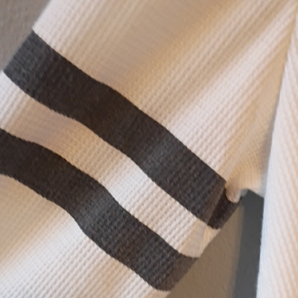 White and Black Shirt with Zipper Detail - Picture 4 of 6